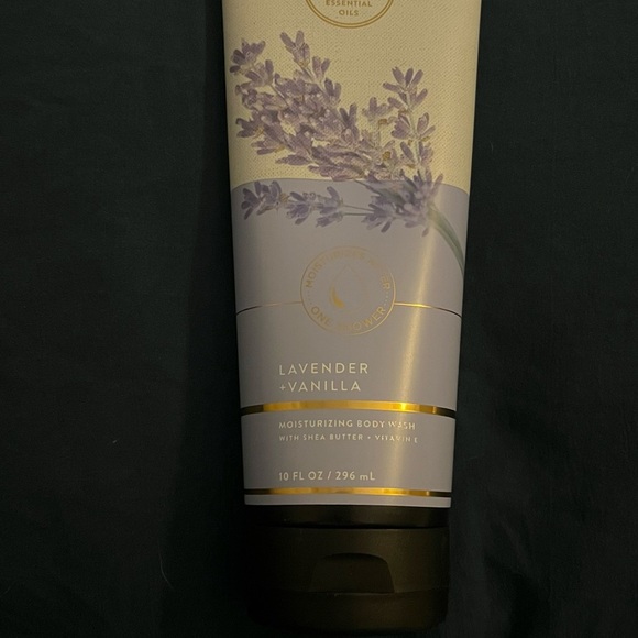 New! Bath & Body Works Aromatherapy Moisturizing Body Wash - Picture 5 of 8